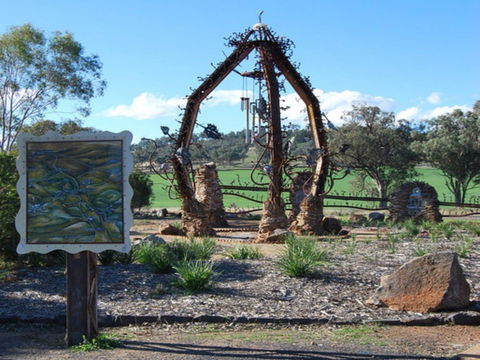 Wellington Gateway Sculpture - Accommodation Directory 0
