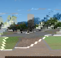War Memorial and Heroes Avenue Roma - Accommodation Directory
