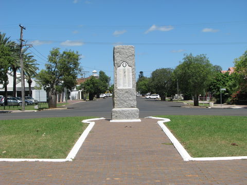 War Memorial And Heroes Avenue, Roma - Accommodation Directory 0