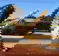 Loxton Tree sculptures - Accommodation Directory