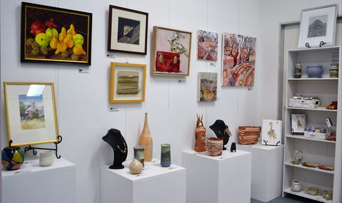 T'arts Gallery - Accommodation Directory 0