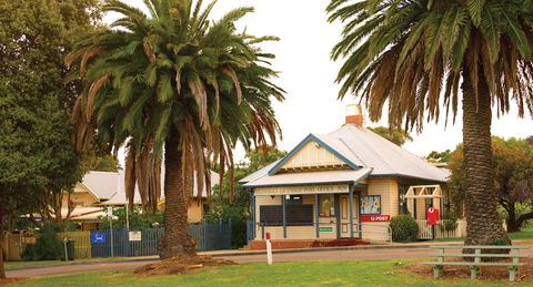 The Flinders Hinterland Scenic Drive - Accommodation Directory 0