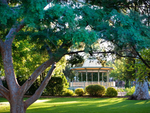 Robertson Park - Accommodation Directory 0