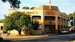 Royal Hotel Drouin - Accommodation Directory