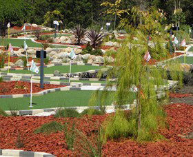 18 Hole Mini Golf - Club Husky - Accommodation Directory 0