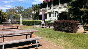 Lakes Creek Hotel - Accommodation Directory 3