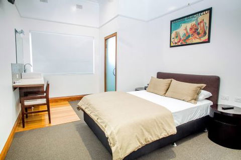 The Pier Hotel - Accommodation Directory 5
