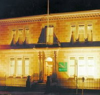 Macquarie Manor - Accommodation Directory