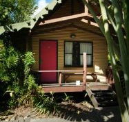 Magnum's Backpackers Bar - Accommodation Directory