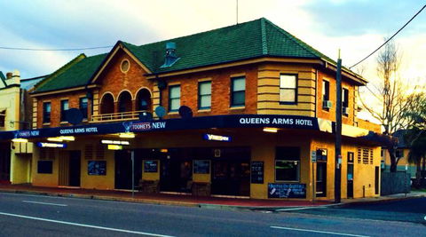 Queens Arms Hotel - Accommodation Directory 0