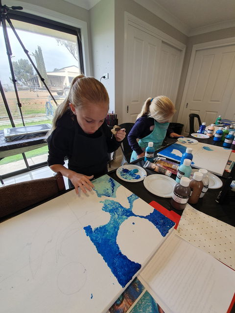 School Holidays - Kids Art Class - Painting - Accommodation Directory 1