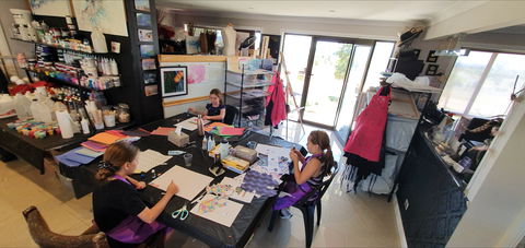 School Holidays - Kids Art Class - Painting - Accommodation Directory 2