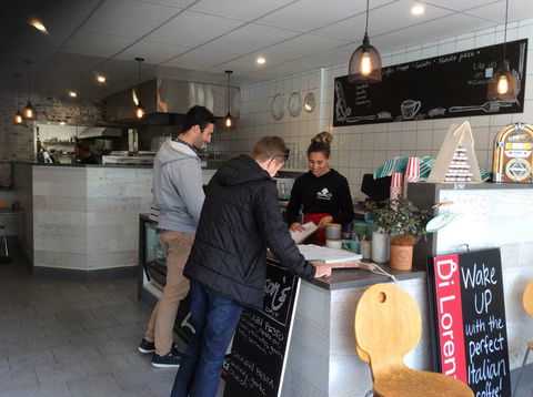 Reef To Reef - Accommodation Directory 2