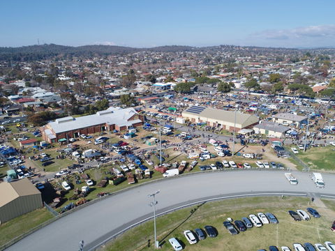 Wagga Swap Meet Run By  Classic And Historic Automobile Club Of Australia - Wagga Wagga Region - Accommodation Directory 0