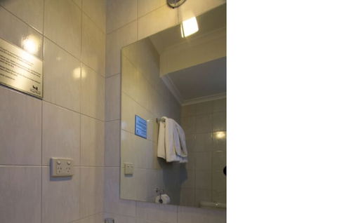 Adelaide Royal Coach - Accommodation Directory 4