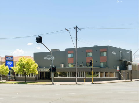 Adelaide Royal Coach - Accommodation Directory 0