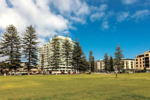 Oaks Glenelg Liberty Suites - Accommodation Directory 0