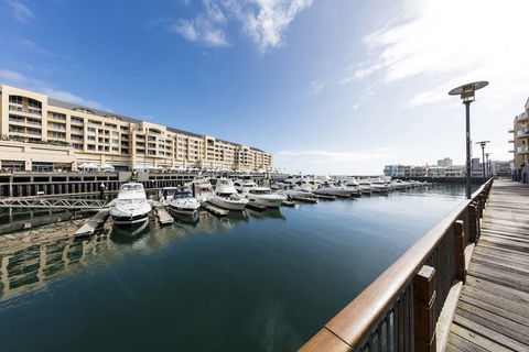 Oaks Glenelg Liberty Suites - Accommodation Directory 1