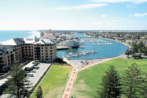 Oaks Glenelg Liberty Suites - Accommodation Directory 4