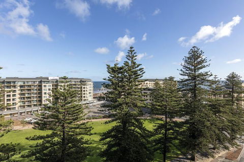 Oaks Glenelg Liberty Suites - Accommodation Directory 6