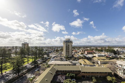 Oaks Glenelg Liberty Suites - Accommodation Directory 3