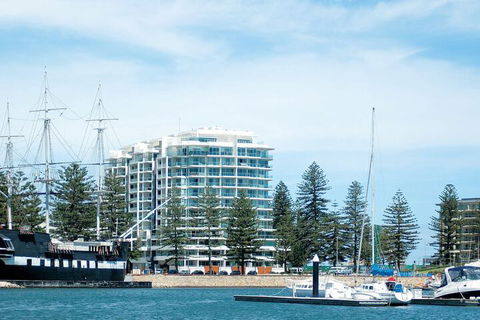 Oaks Glenelg Liberty Suites - Accommodation Directory 2