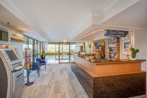 Gemini Court Holiday Apartments - Accommodation Directory 3