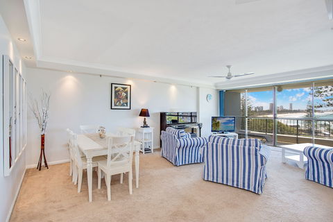 Gemini Court Holiday Apartments - Accommodation Directory 6