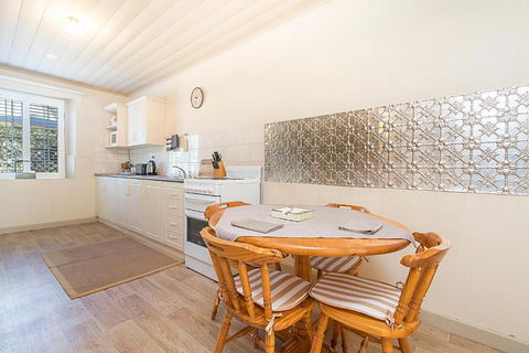 Stoneleigh Cottage Bed & Breakfast - Accommodation Directory 4