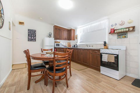 Stoneleigh Cottage Bed & Breakfast - Accommodation Directory 5