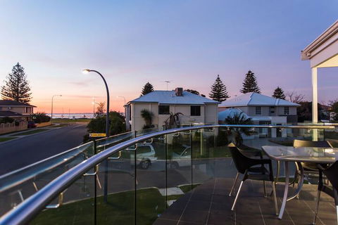 Reflections By Rockingham Apartments - Accommodation Directory 2