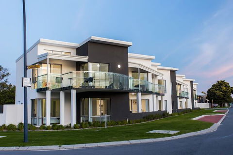 Reflections By Rockingham Apartments - Accommodation Directory 5