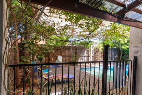 Aarn House B & B Airport Accommodation - Accommodation Directory 3