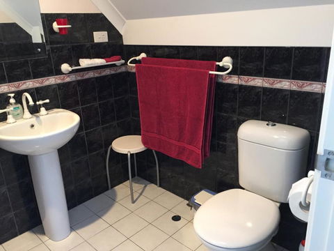 Aarn House B & B Airport Accommodation - Accommodation Directory 4