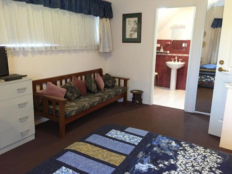 Aarn House B & B Airport Accommodation - Accommodation Directory 1