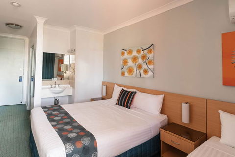 MARKETS HOTEL - Accommodation Directory 0