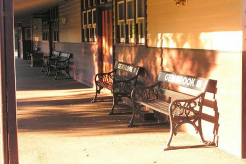 SIGNAL BOX Short Stay - Accommodation Directory 2