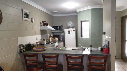 A City Retreat 2BR Apartment Reid Park Townsville - Accommodation Directory 6