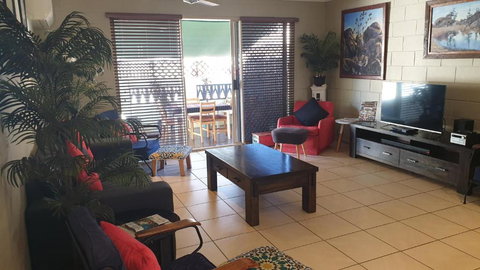 A City Retreat 2BR Apartment Reid Park Townsville - Accommodation Directory 5