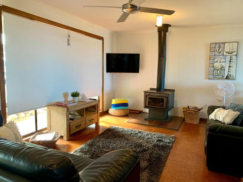 Fareview Beach House - Accommodation Directory 1