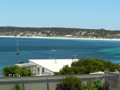 Fareview Beach House - Accommodation Directory 2