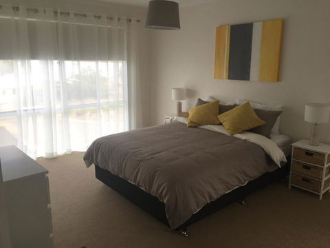 Bayview House - Accommodation Directory 6