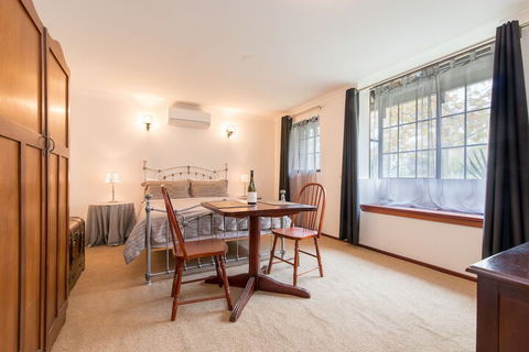 Sienna Lodge - Accommodation Directory 7