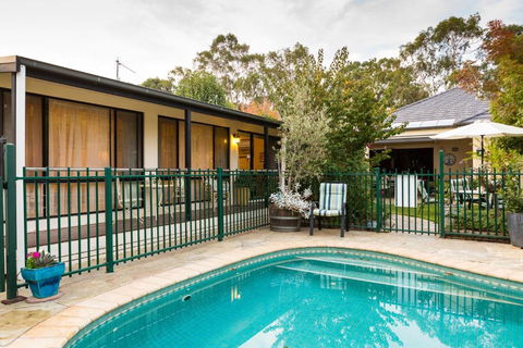 Courtsidecottage Bed & Breakfast - Accommodation Directory 6