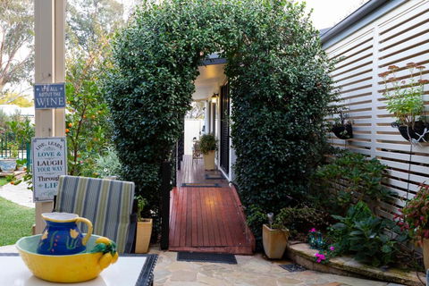 Courtsidecottage Bed & Breakfast - Accommodation Directory 5