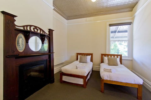 Deloraine Hotel - Accommodation Directory 0