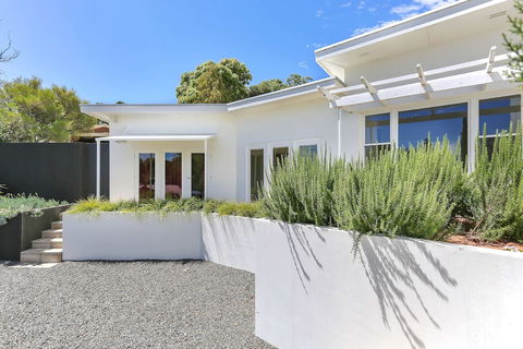 Barossa White House - Accommodation Directory 0