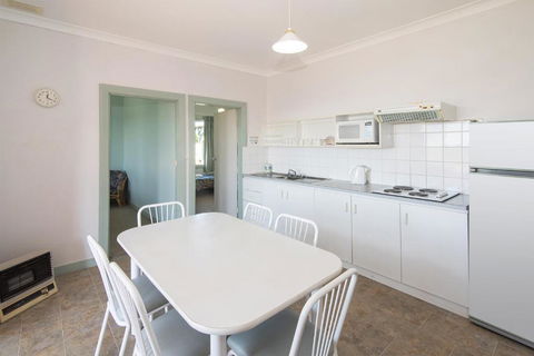 Augusta Hotel Motel - Accommodation Directory 6