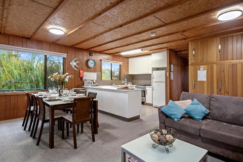 Renmark River Villas & Boats & Bedzzz - Accommodation Directory 1