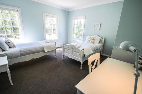 Arlington - Accommodation Directory 3